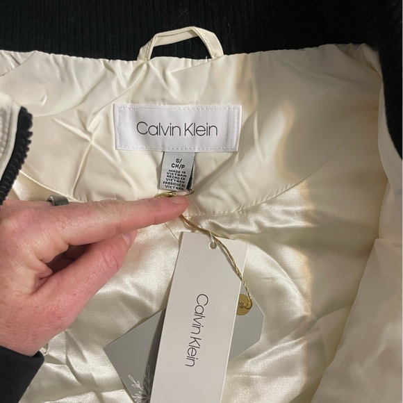 Calvin Klein off white vest. Size small. - Picture 2 of 3